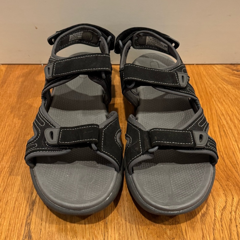 Khombu Black and Gray Women's Sandals